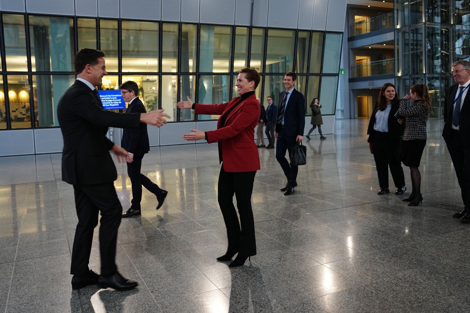 DENMARK AND NATO CLOSER THAN EVER! America to leave alliance after threatening to invade Western Europe? [Danish article, use a browser extension for instant translation] 🇩🇰💪