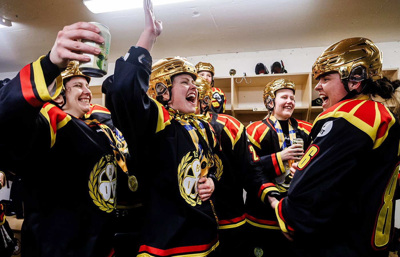 Maude Poulin-Labelle, Noora Tulus och Emma Bergesen jublar