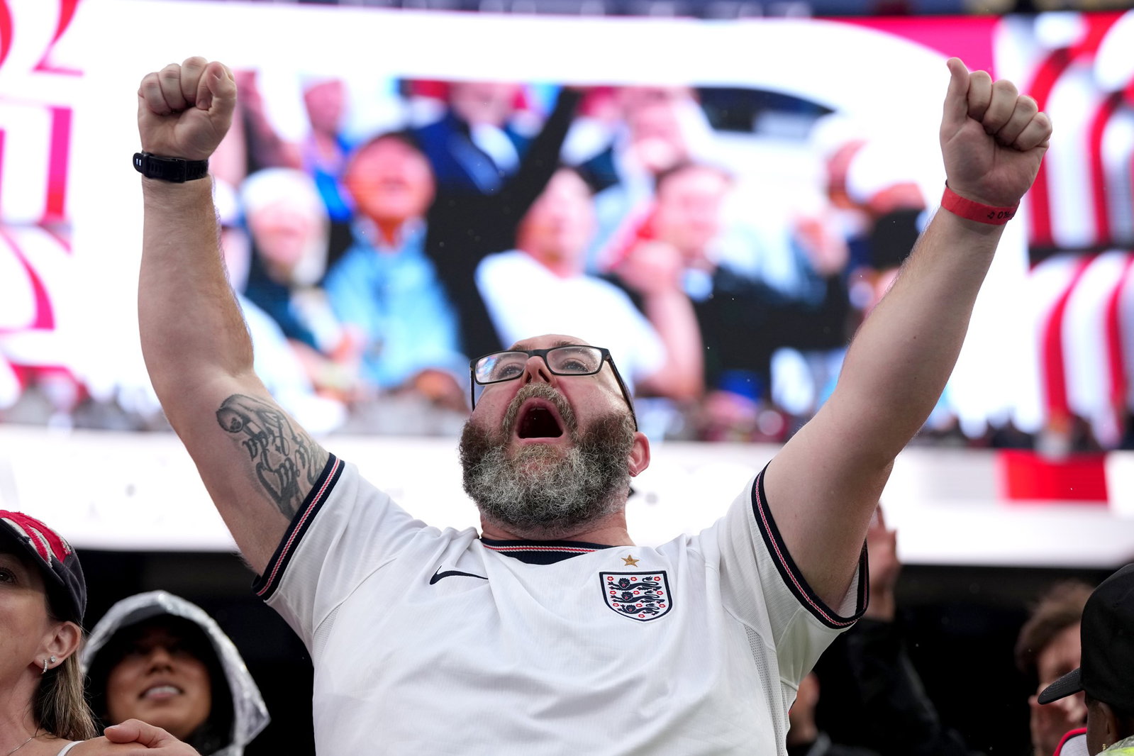 England fans in New York New Jersey stadium (Images via PA) 