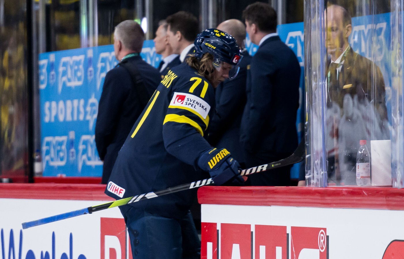 William Karlsson lämnade isen med smärta.