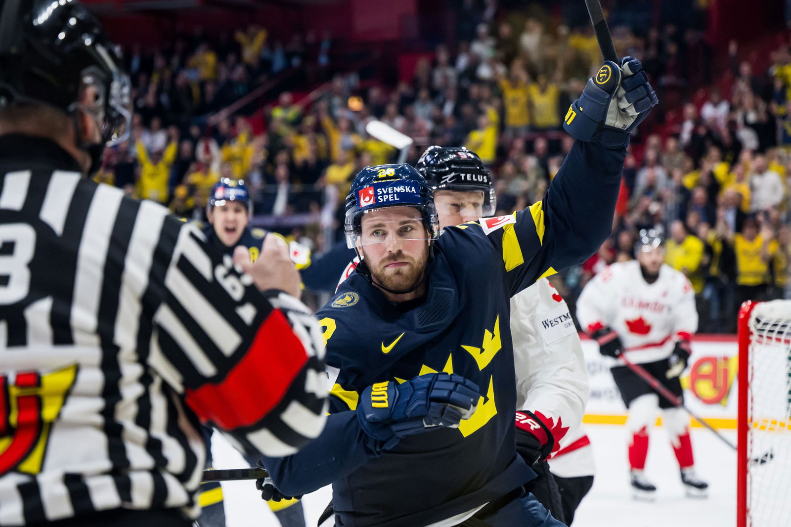 Elias Lindholm firar.