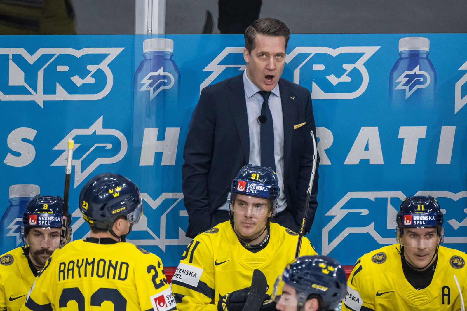 Sam Hallam ställer upp med samma lag som senast.