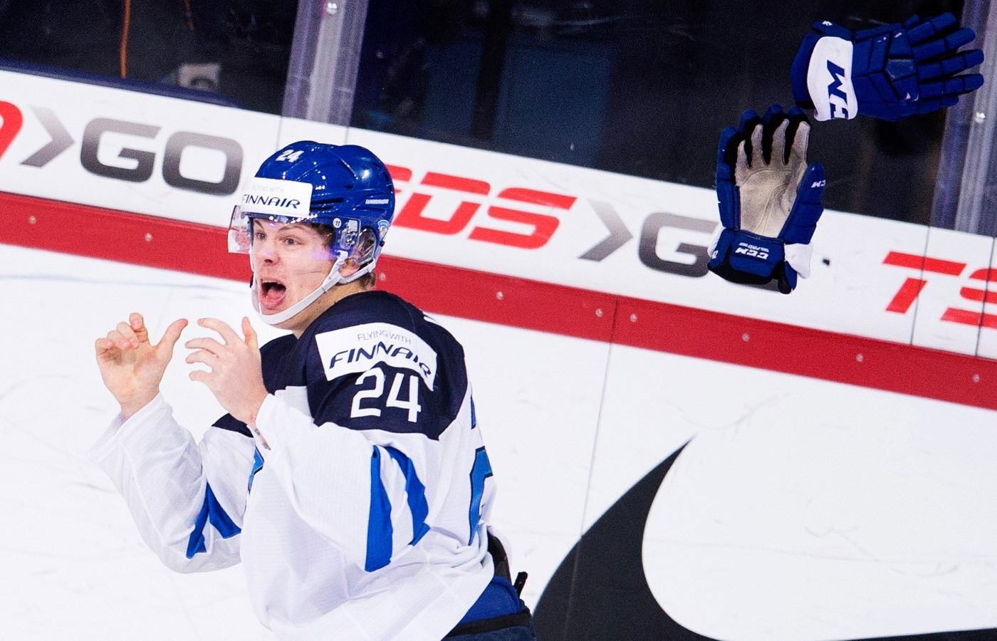 Kasperi Kapanen firar sitt övertidsmål i JVM-finalen 2016-