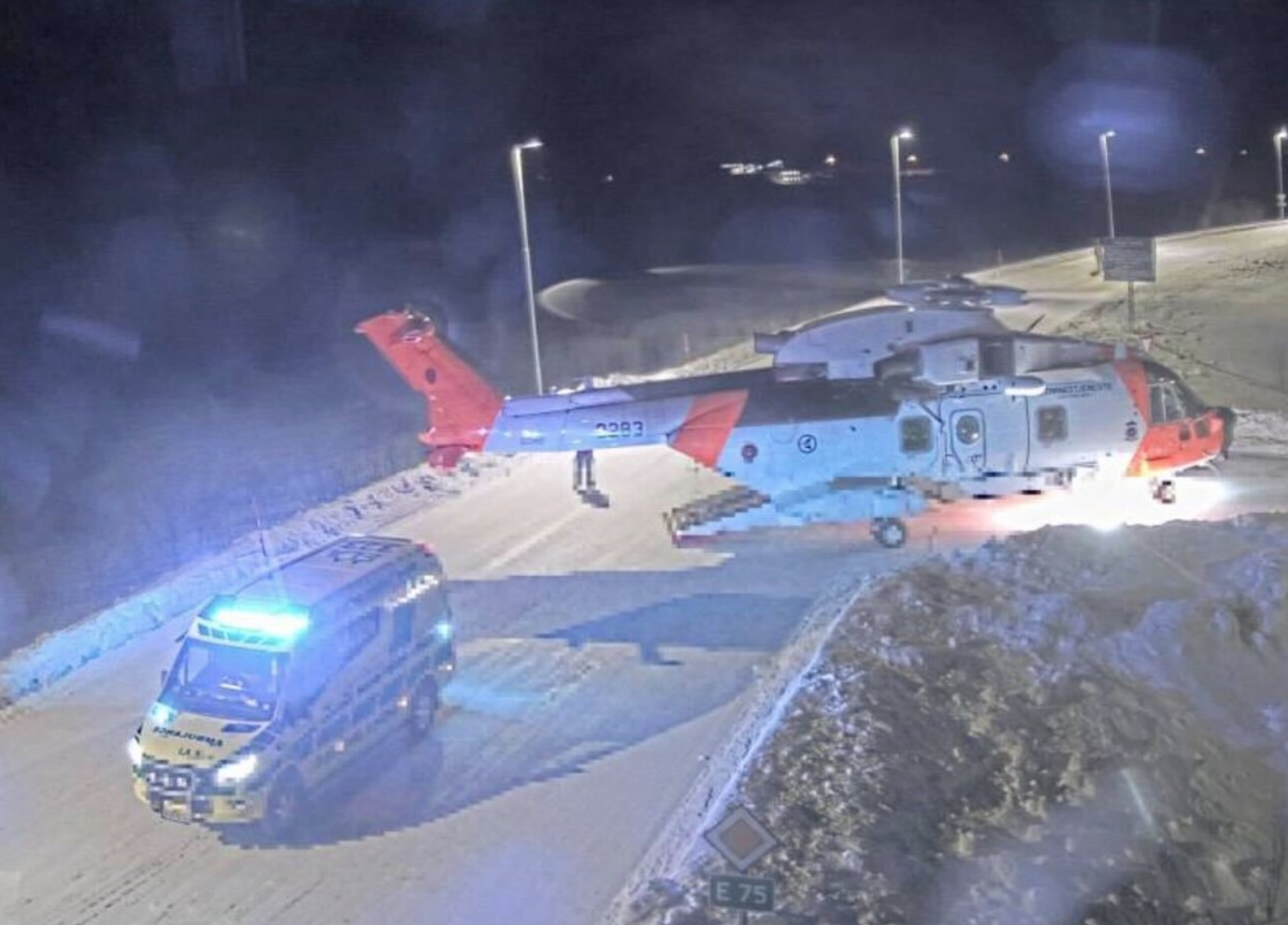 NÅ: Fire personer involvert i frontkollisjon