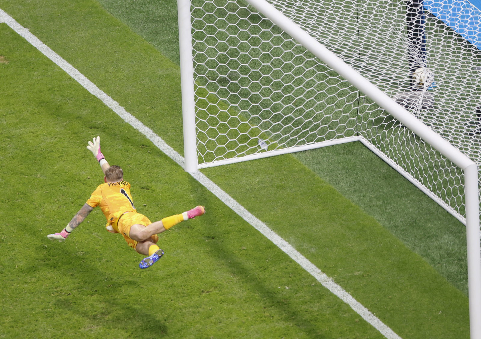 England goalkeeper Jordan Pickford can't stop the goal by Argentina's Enzo Fernandez during second half of the FIFA World Cup semifinal match at Atlanta Stadium on Wednesday, July 15, 2026.