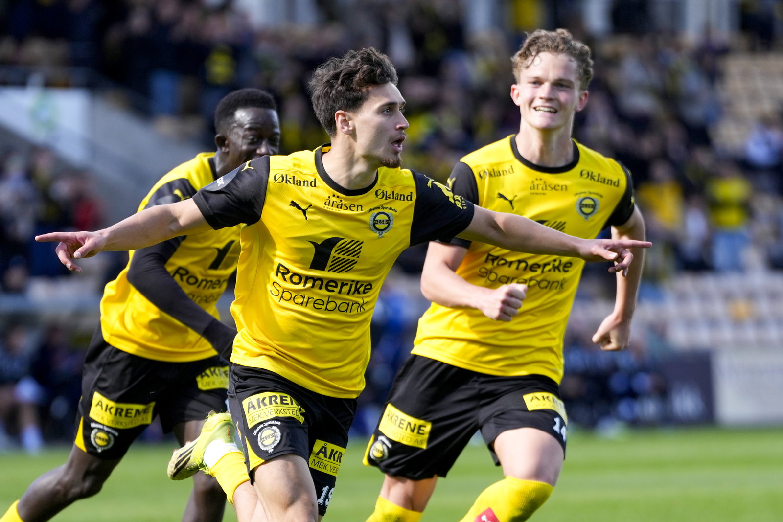 15-åring signerer proffkontrakt med LSK etter landslagsdebut